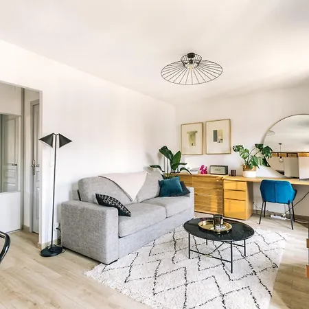 Guestready - Charming On The Floor