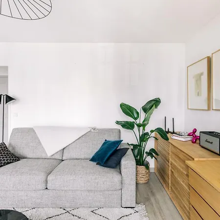 Guestready - Charming On The Floor *