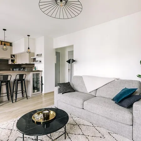 Guestready - Charming On The Floor *